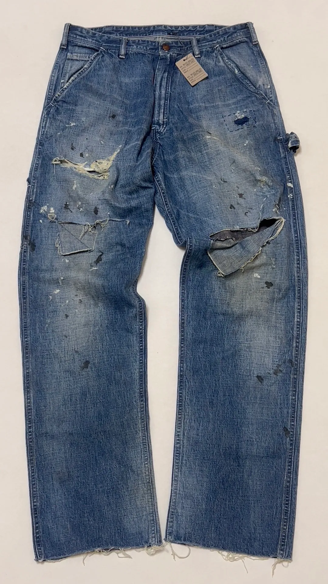 SAINT Mxxxxxx SAINT_DENIM PANTS/PAINTER /BLUE Logging trousers with knife-cut holes and splashed ink. Patch jeans. Blue S-XL. All accessories are molded and customized. Super heavy work. Washed and distressed. Knife-cut holes. Artificial splashed ink graffiti. Authentic version. Loose and stylish.